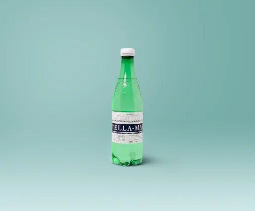 Licht bruisend mineraalwater
