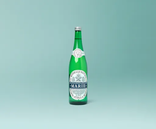 Licht bruisend mineraalwater groot
